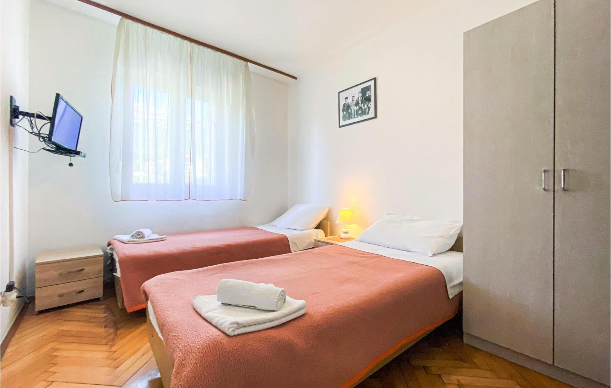 Amazing Apartment In Kastel Sucurac With Kitchen Kaštela Kültér fotó