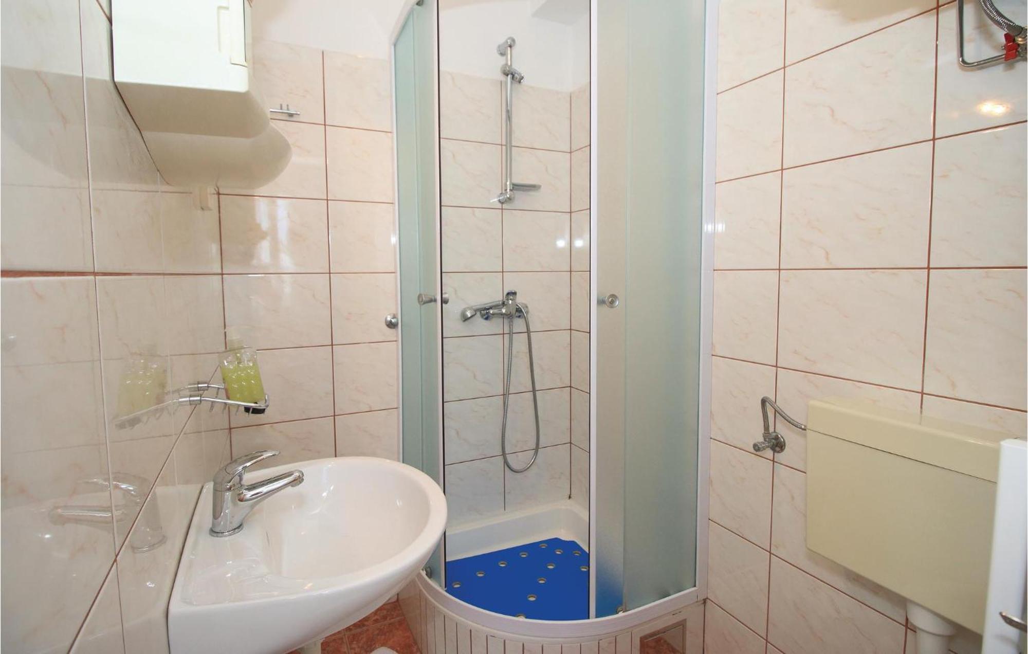 Amazing Apartment In Kastel Sucurac With Kitchen Kaštela Kültér fotó