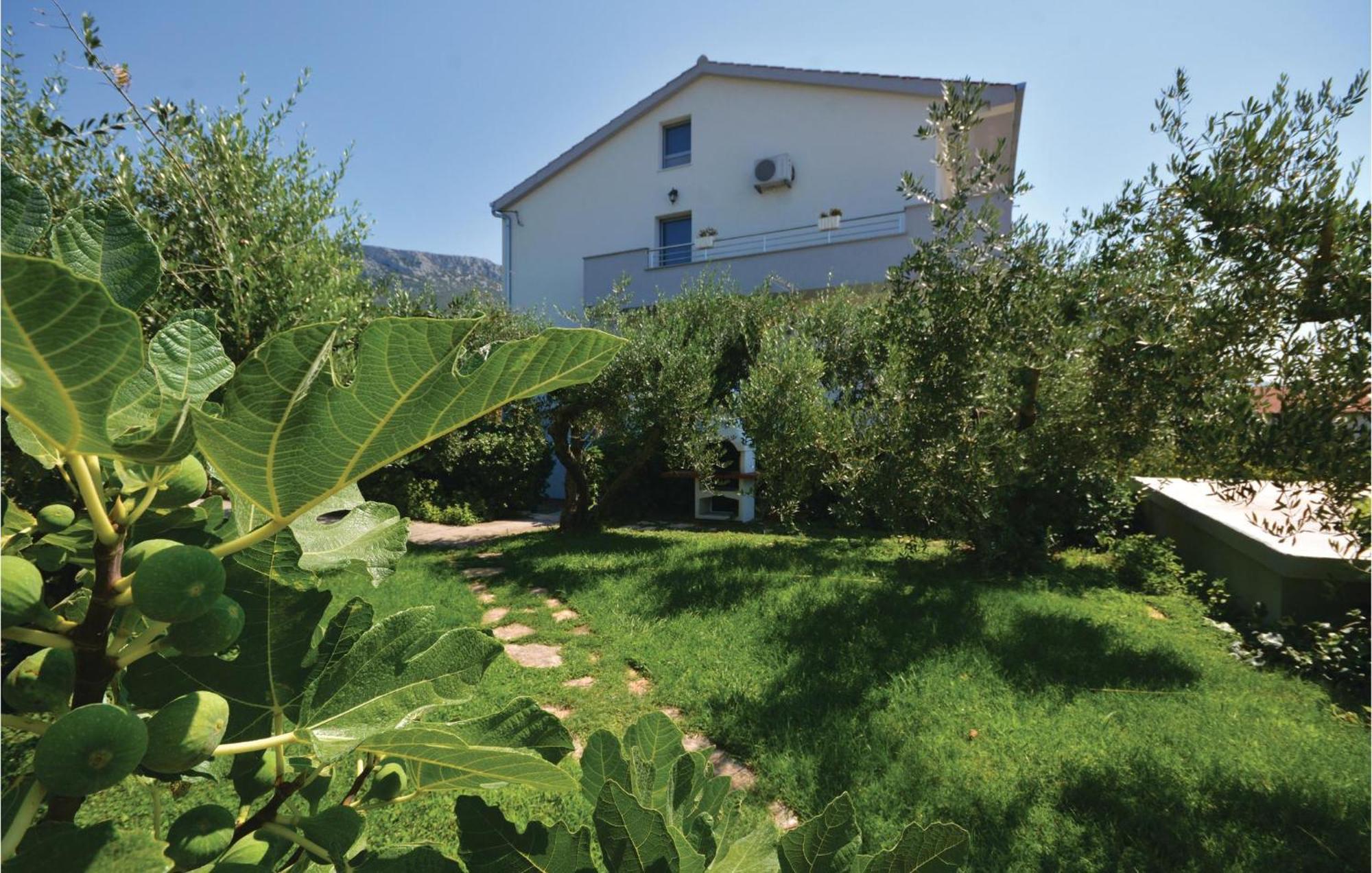 Amazing Apartment In Kastel Sucurac With Kitchen Kaštela Kültér fotó