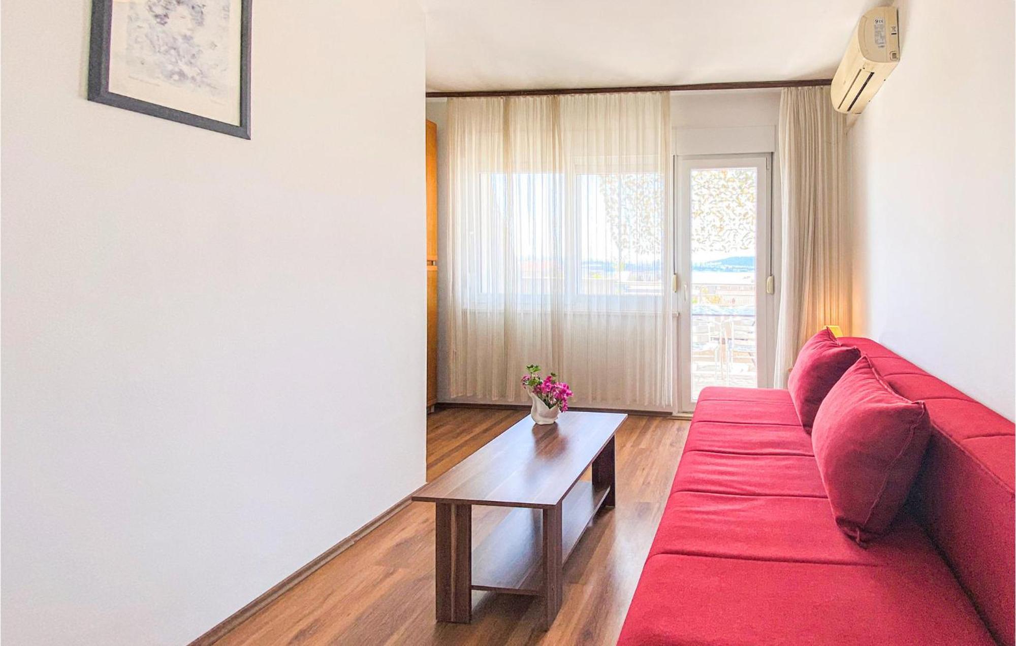 Amazing Apartment In Kastel Sucurac With Kitchen Kaštela Kültér fotó