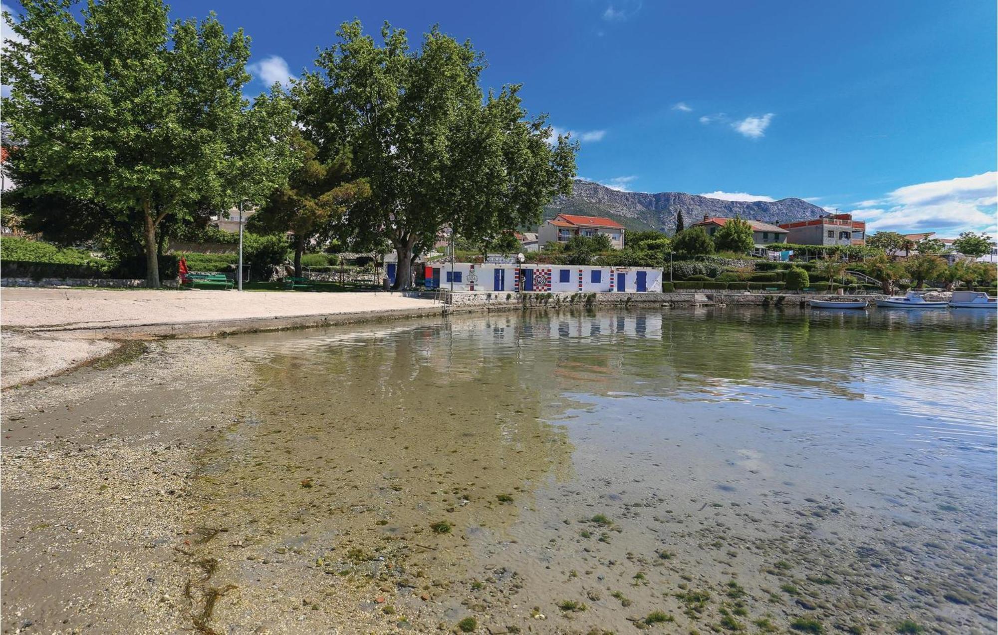Amazing Apartment In Kastel Sucurac With Kitchen Kaštela Kültér fotó
