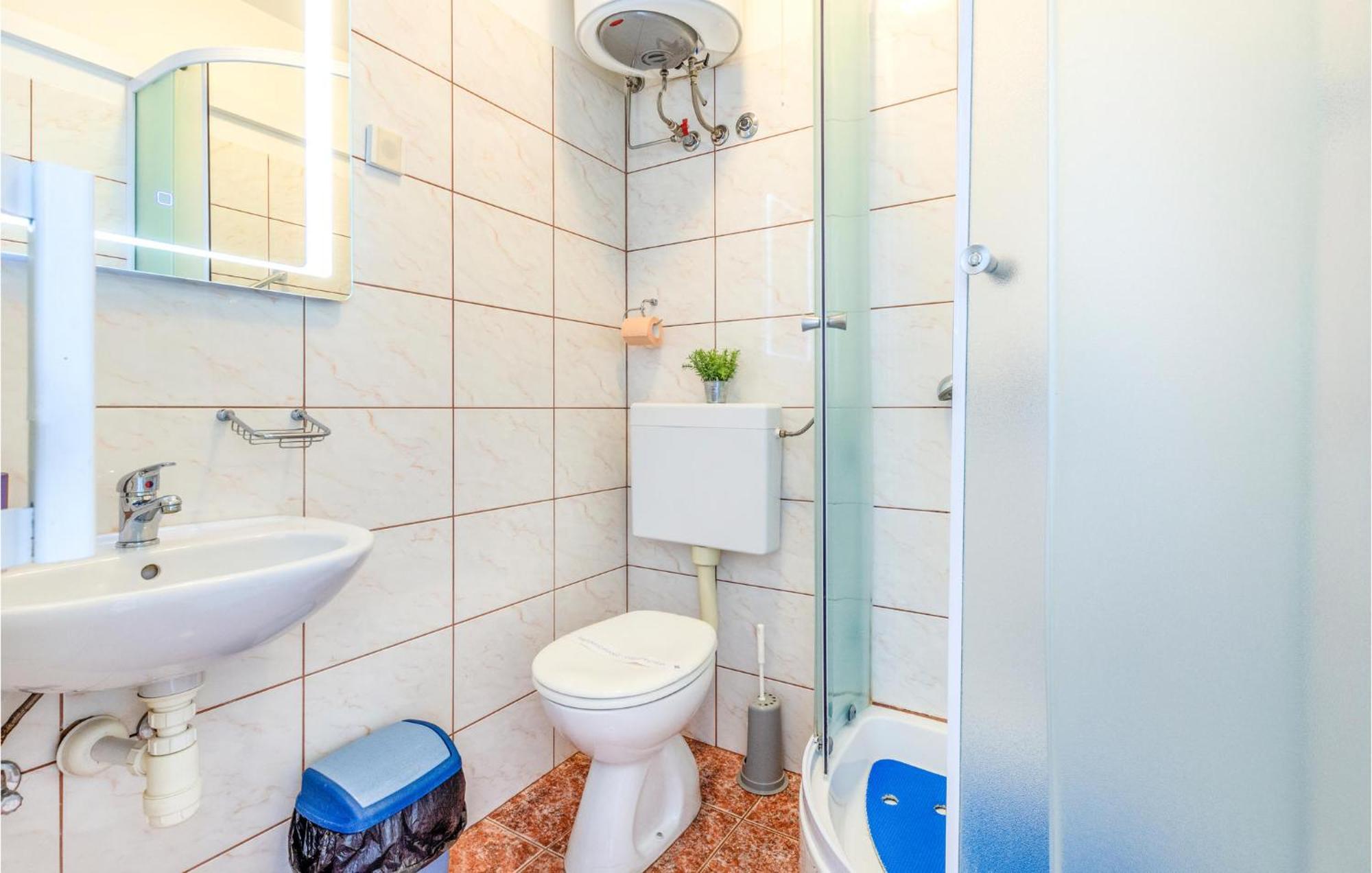 Amazing Apartment In Kastel Sucurac With Kitchen Kaštela Kültér fotó