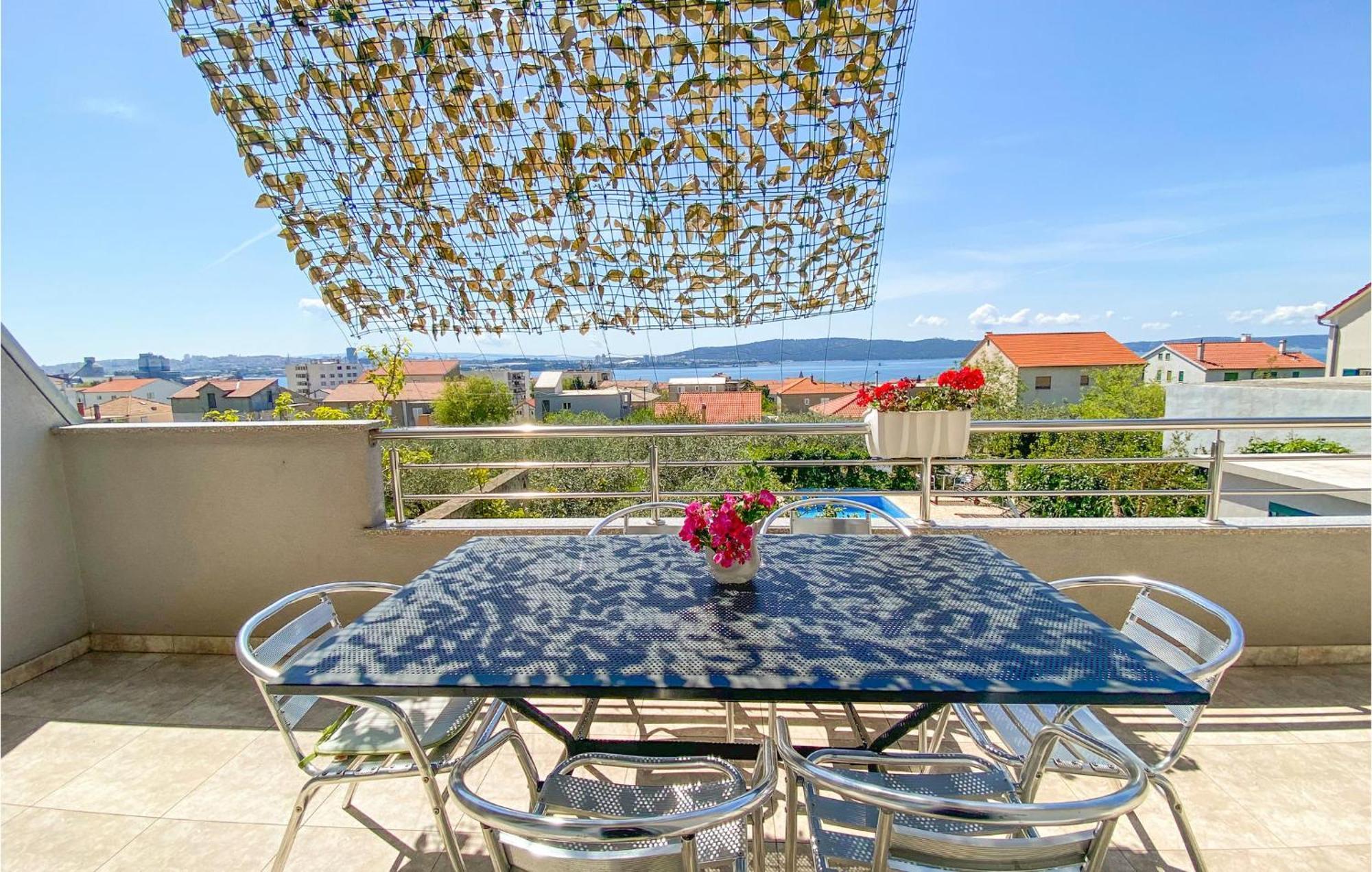 Amazing Apartment In Kastel Sucurac With Kitchen Kaštela Kültér fotó