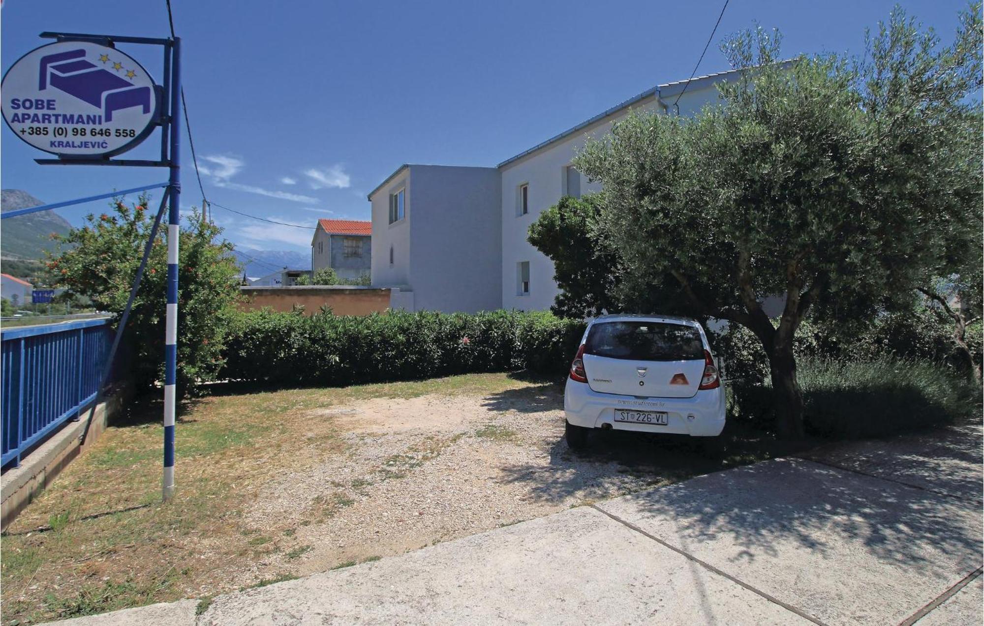 Amazing Apartment In Kastel Sucurac With Kitchen Kaštela Kültér fotó